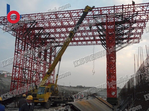 貝雷片在進(jìn)行龍門起重的時候需要注意什么